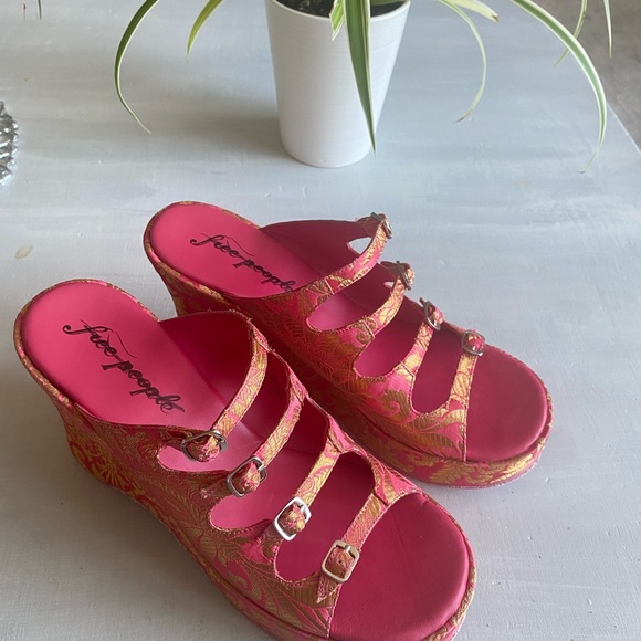 New Free People Huffman Buckle Wedge Heels size 40 - Picture 5 of 10